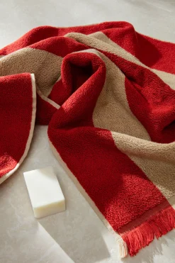 Ferm Living Badetuch Alee Textil Rot Braun / 70 X 140 Cm - Camel Clair - Rot Store