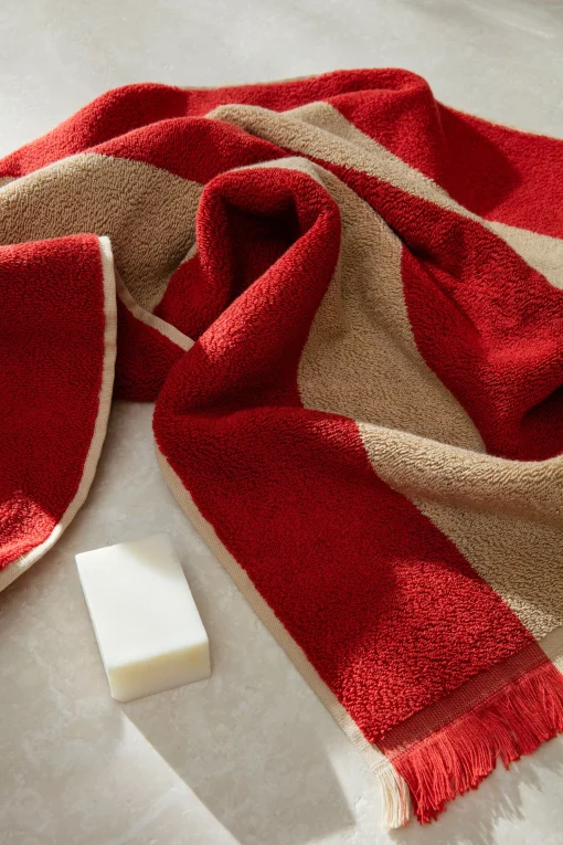 Ferm Living Badetuch Alee Textil Rot Braun / 70 X 140 Cm - Camel Clair - Rot Store