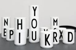 Design Letters Becher A-Z Keramik / Porzellan - Buchstabe V - Weis Shop