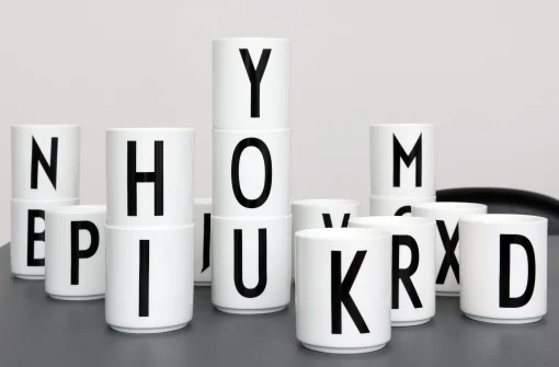 Design Letters Becher A-Z Keramik / Porzellan - Buchstabe O - Weis Store
