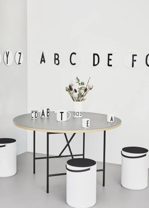 Design Letters Becher A-Z Keramik / Porzellan - Buchstabe O - Weis Store