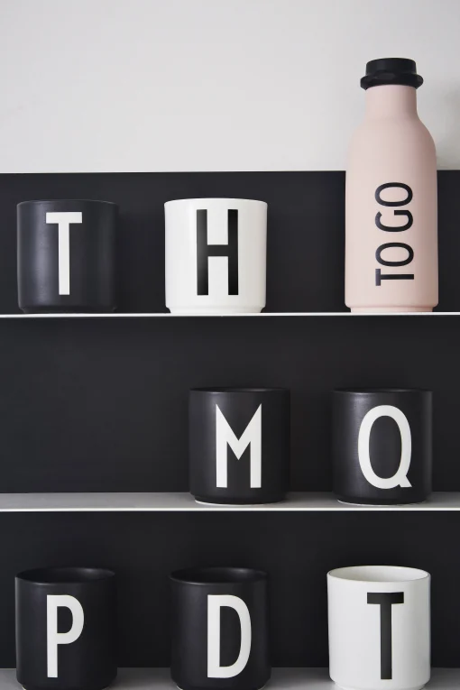 Design Letters Becher A-Z Keramik / Porzellan - Buchstabe A - Schwarz Store