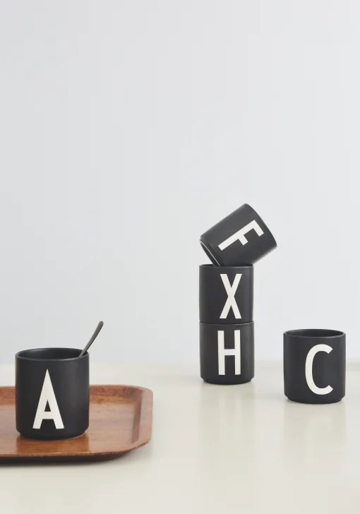 Design Letters Becher A-Z Keramik / Porzellan - Buchstabe A - Schwarz Store