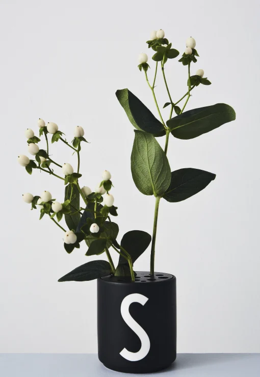 Design Letters Becher A-Z Keramik / Porzellan - Buchstabe A - Schwarz Store