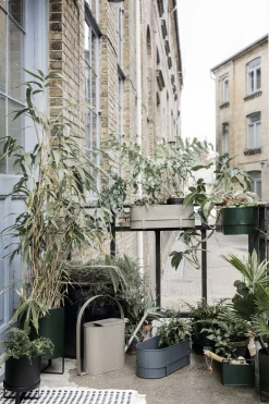 Ferm Living Blumenkasten Bau Metall Grau / Mit Halterung - Metall - Warmes Grau Fashion