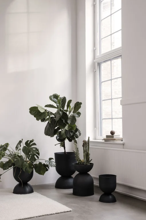 Ferm Living Blumentopf Hourglass Large Metall / Metall - O 50 X H 73 Cm - Schwarz Hot
