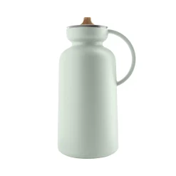 Eva Solo Isolierkrug Silhouette Plastikmaterial Grun / 1 L - Verschluss Aus Eiche - Salbeigrun Outlet