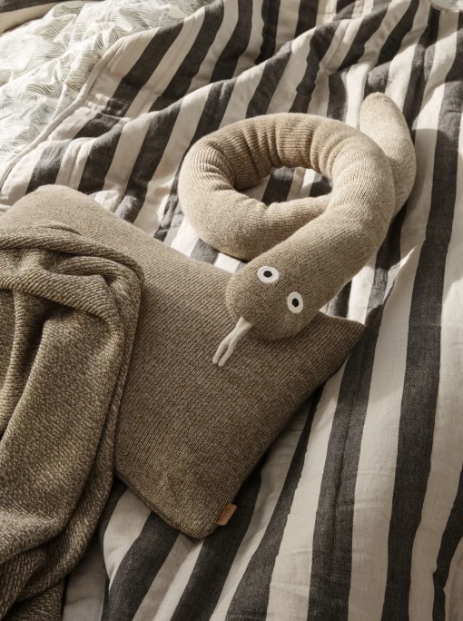 Ferm Living Kissen Snake Roy Textil Braun Beige / Bettumrandung - Merinowollstrick / L 150 Cm - Braun-Beige Best Sale