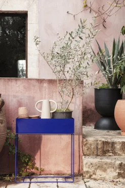Ferm Living Pflanzgefas Mit Gestell Plant Box Metall Blau / L 60 X H 65 Cm X Tiefe 25 Cm - Bleu Lumineux Online