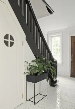 Ferm Living Plant Box Pflanzengefas Mit Gestell / L 60 Cm X H 65 Cm - Schwarz Shop