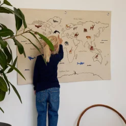Ferm Living Poster The World Textil Weis Beige / Bestickte Bio-Baumwolle - L 120 X H 80 Cm - Bunt - Gebrochen Weis Hot