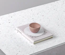 TIPTOE Schreibtisch New Modern Plastikmaterial Grau / 150 X 70 Cm - Recycling-Kunststoff - Eukalyptusgrau - Weis Gesprenkelt Shop