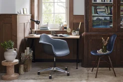 Vitra Sessel Mit Rollen Pacc - Eames Plastic Armchair Plastikmaterial Textil Rosa / (1950) - Gepolsterte Sitzflache - Rosa - Rot Shop