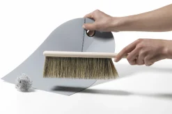 Normann Copenhagen Set Handfeger Und Fegeblech Dustpan & Broom Plastikmaterial Holz Grau Set Mit Handfeger Und Schaufel - Hellgrau Discount