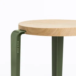 TIPTOE Stappelbarer Hocker Lou Metall Grun Holz Natur / H 45 Cm - Stahl & Eiche - Eiche Natur - Rosmaringrun Best