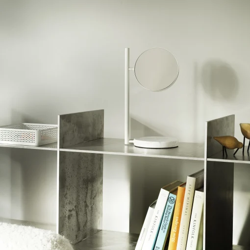 Normann Copenhagen Stellspiegel Pose Metall Stein/ Drehbarer Vergroserungsspiegel - Weis Discount