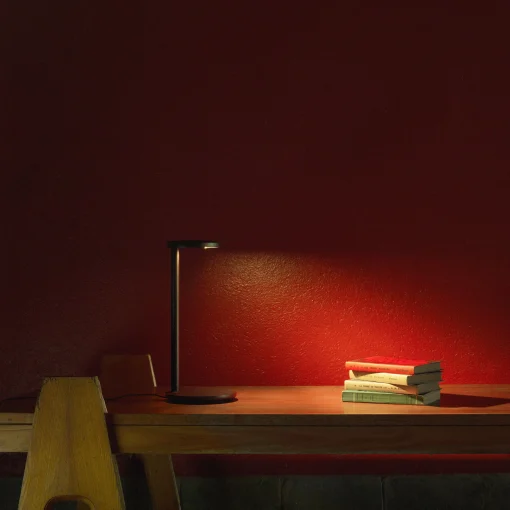 Flos Tischleuchte Oblique Qi Led Metall Rot Orange / Led - Mit Usb-C-Anschluss Und Induktionsladegerat - Rostfarben/ Matt Sale
