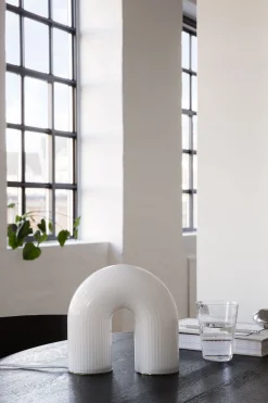 Ferm Living Tischleuchte Vuelta Led Glas Weis / Geriffeltes Glas - Messing - Weis Durchscheinend Fashion