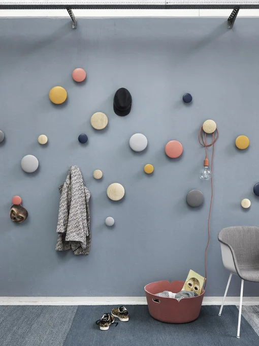 Muuto Wandhaken The Dots Wood Holz Grau / Medium - O 13 Cm - Dunkelgrau New